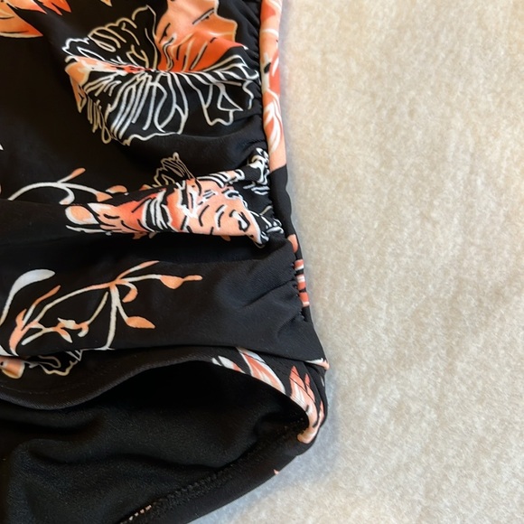 Hilor swimsuit - Picture 2 of 9